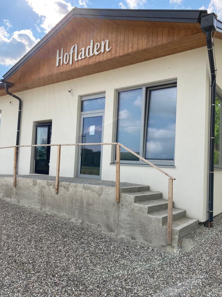 Eingang zum Hofladen am Stödingerhof
